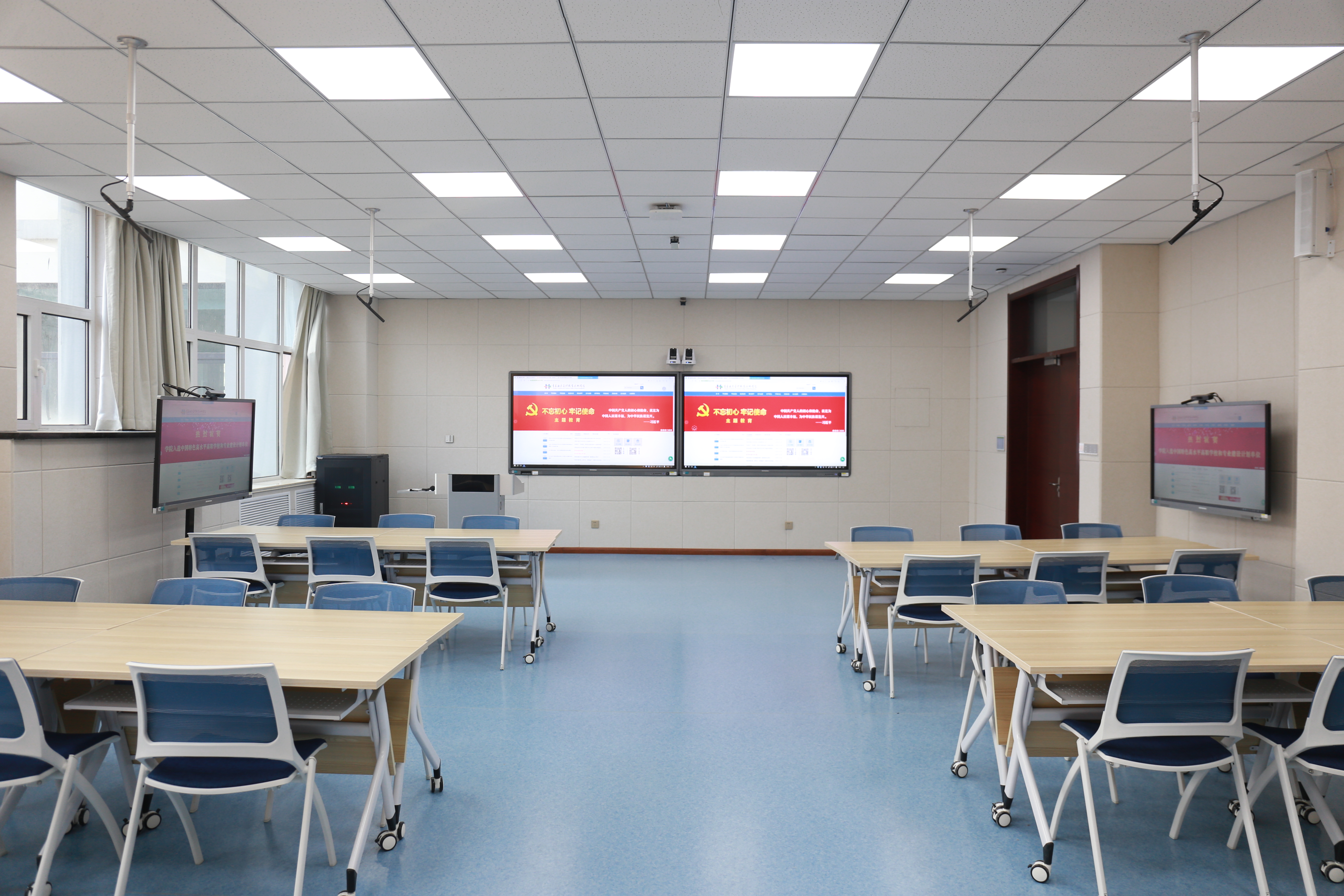 学院建成首间智慧教室,开启智慧教学空间